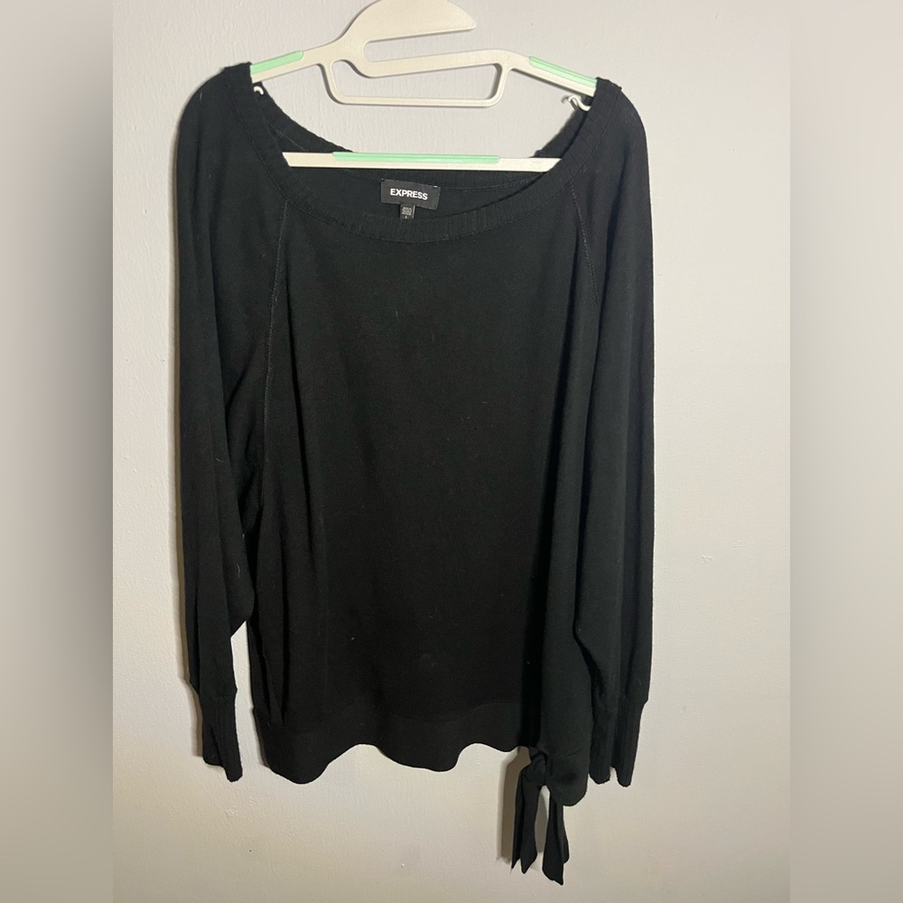 L Express black top with tie